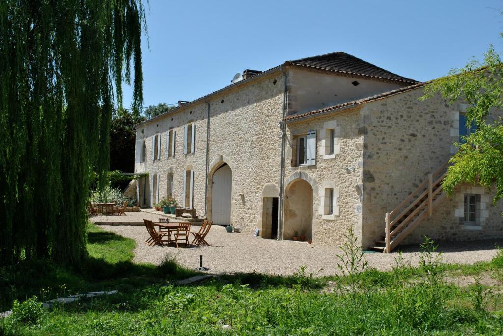 Готель Les Foucauds Saint-Quentin-de-Caplong Екстер'єр фото